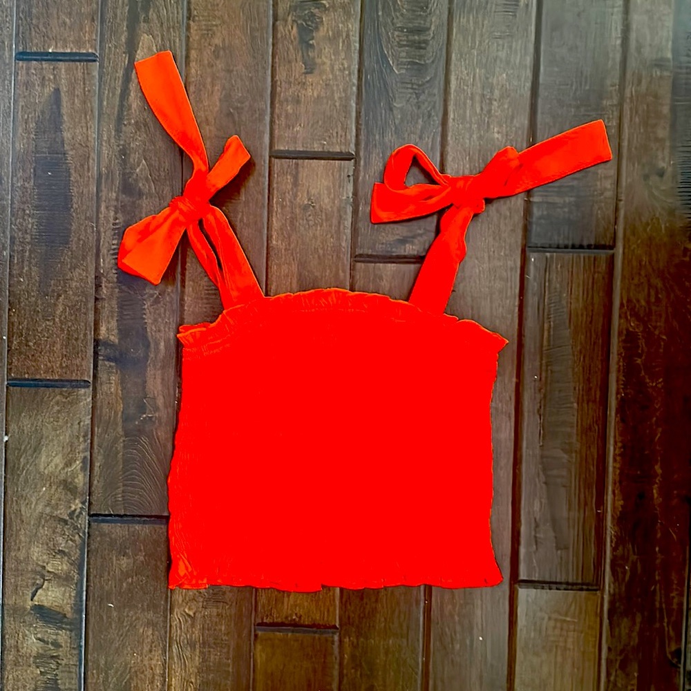 Smocked Tie Shoulder Crop Tank